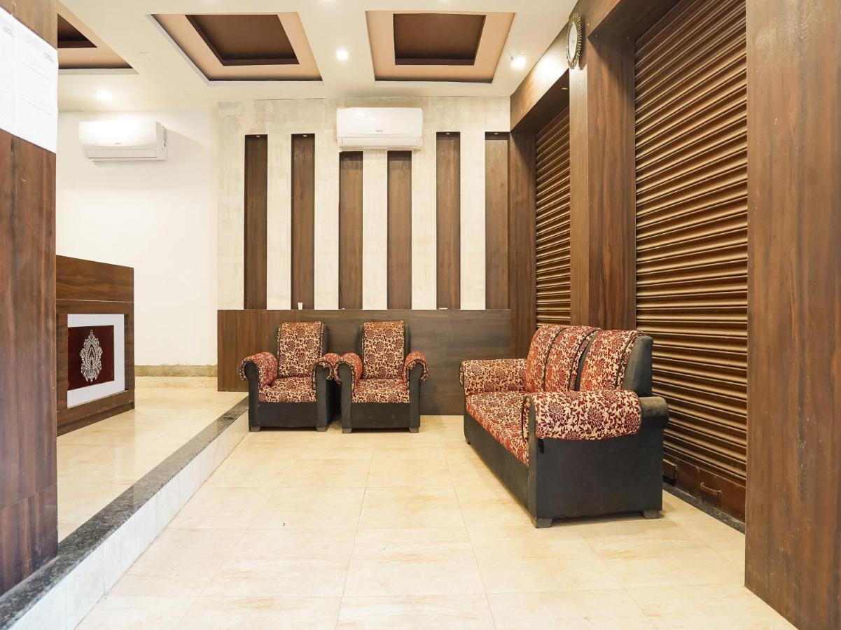 ורנאסי Vaccinated Staff - Oyo 74707 Balaji Inn מראה חיצוני תמונה