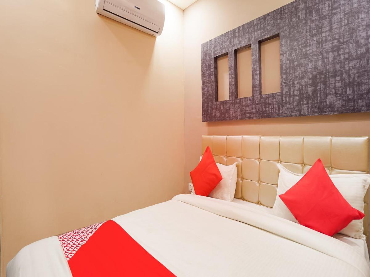 ורנאסי Vaccinated Staff - Oyo 74707 Balaji Inn מראה חיצוני תמונה